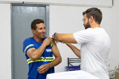 Saúde de São Sebastião vacina mais de 200 trabalhadores portuários contra Gripe